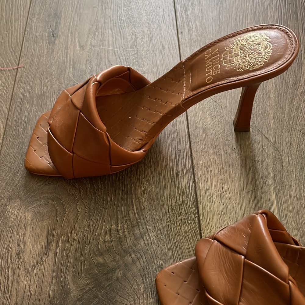 Vince Camuto Like New Barely Worn - image 1